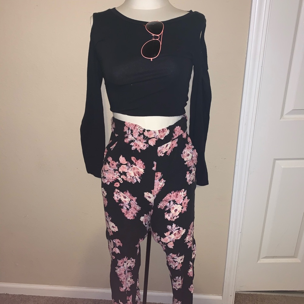2 in 1 Outfits: Joggers, 2 tops, Sunglasses